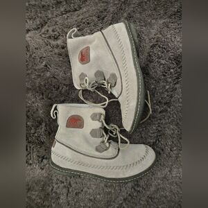 Sorel Women's Gray Suede Boots
